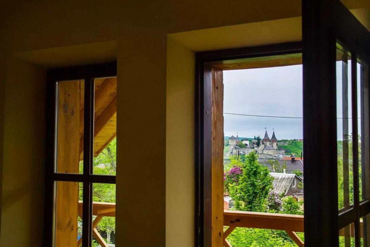Tisnyi 7 Guest House Kamianets-Podilskyi Exterior photo